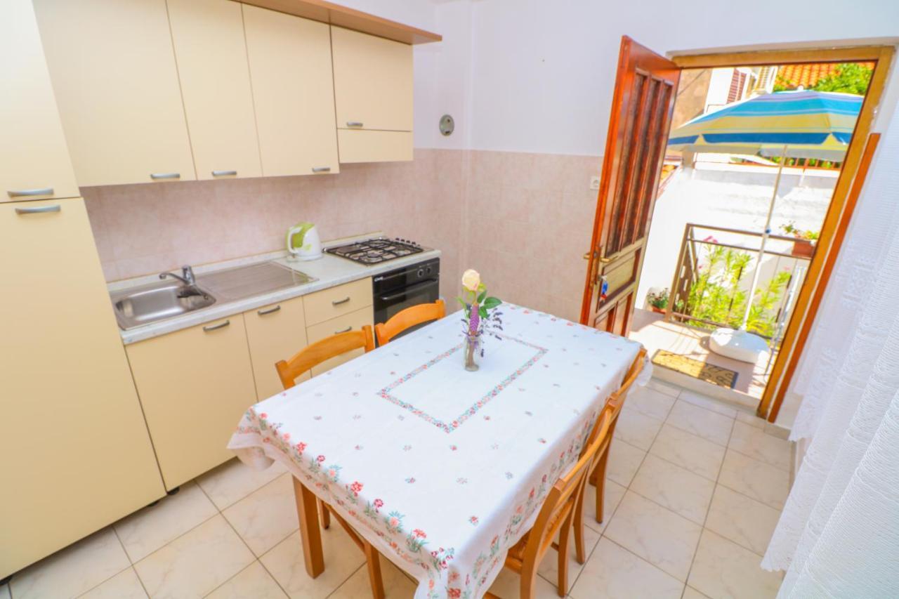 Apartment Marulic In Old Town Башка Экстерьер фото